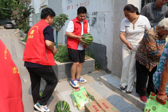 1657087621348035844.png 嘉华走访慰问.png